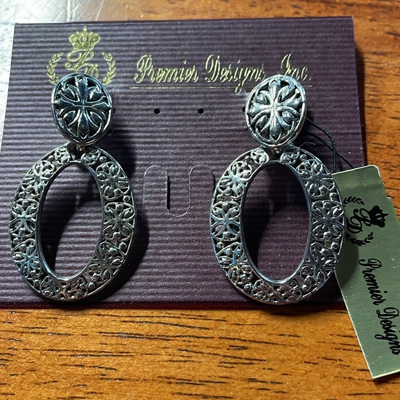 Vintage Premier Designs silver tone earrings. - Picture 4 of 4